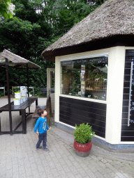 Max in front of the Vriendenkraal building at the Safaripark Beekse Bergen