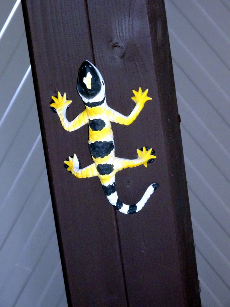 Gekko statue on the wall in the living room in our holiday home at the Safari Resort at the Safaripark Beekse Bergen