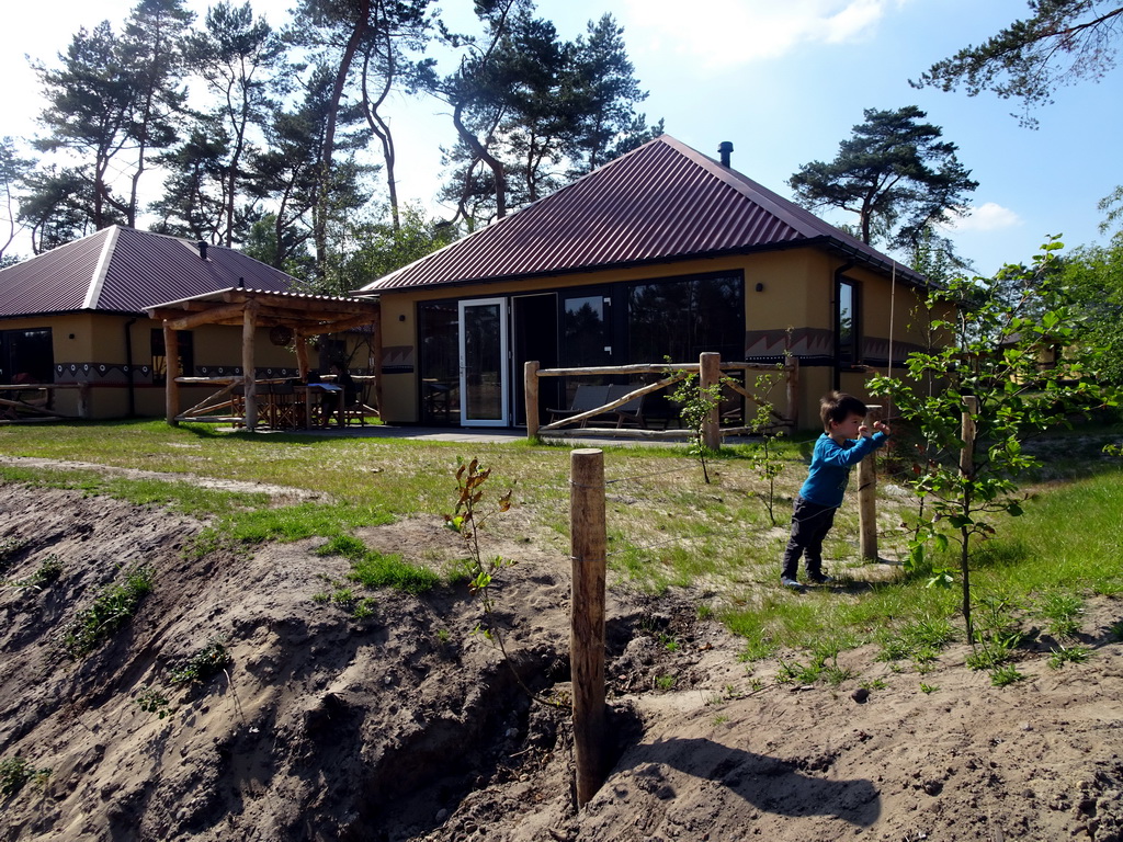 Max in front of our holiday home at the Safari Resort at the Safaripark Beekse Bergen