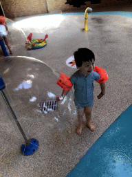 Max with a fountain at the Maji Springs swimming pool at Karibu Town at the Safari Resort at the Safaripark Beekse Bergen