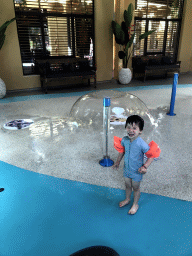 Max with a fountain at the Maji Springs swimming pool at Karibu Town at the Safari Resort at the Safaripark Beekse Bergen