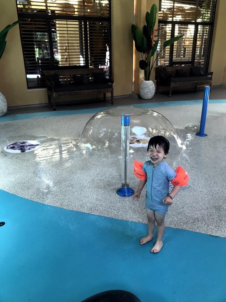 Max with a fountain at the Maji Springs swimming pool at Karibu Town at the Safari Resort at the Safaripark Beekse Bergen