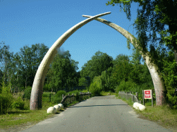 Gate at the start of the Autosafari at the Safaripark Beekse Bergen, viewed from the car