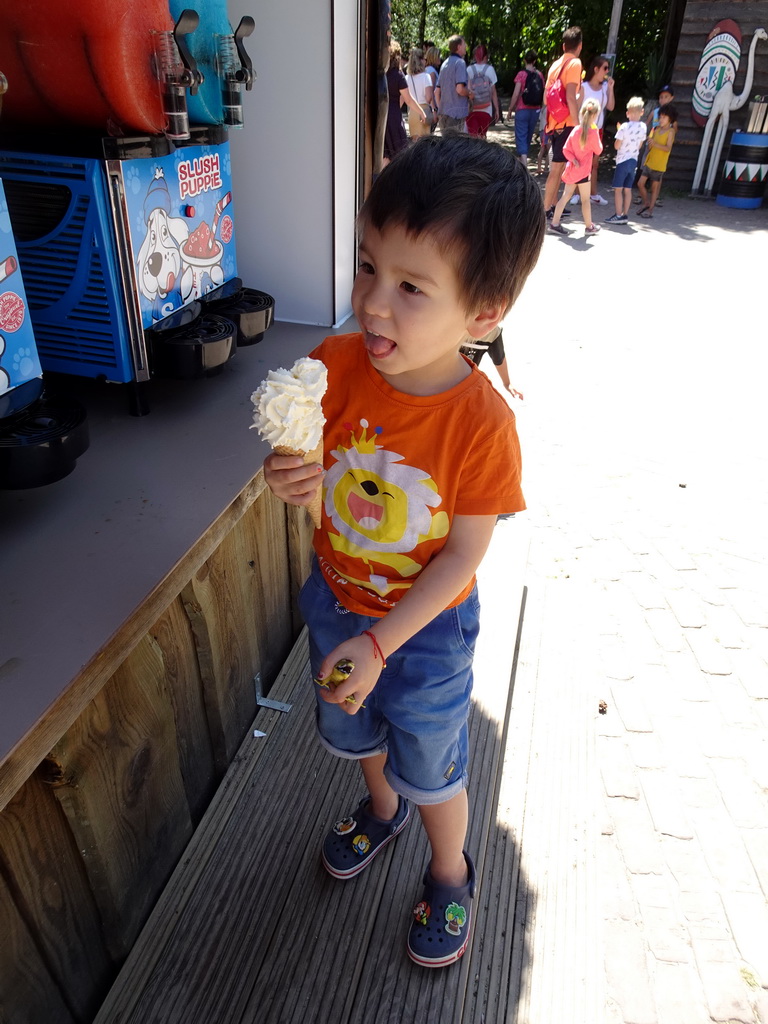 Max with an ice cream at the Afrikadorp village at the Safaripark Beekse Bergen
