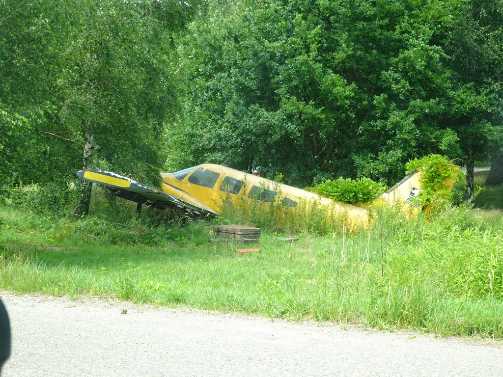 Airplane at the Safaripark Beekse Bergen, viewed from the car during the Autosafari