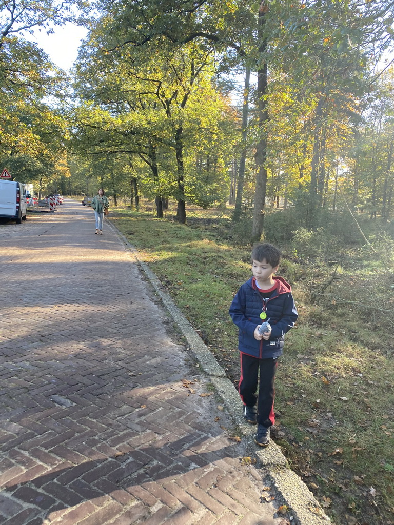 Miaomiao and Max at the Houtkampweg road