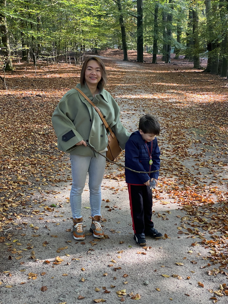 Miaomiao and Max at the Houtkampweg road