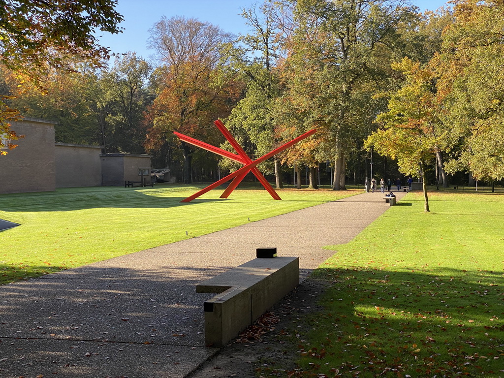 Piece of art `K-piece` by Mark Di Suvero at the front of the Kröller-Müller Museum at the Wildbaanweg road