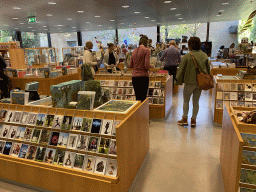 Miaomiao at the souvenir shop of the Kröller-Müller Museum