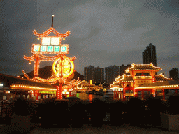hongkong_1_002 - 209 kb - 1024x768 - Entrance to the Jumbo Floating Restaurant at Shum Wan Pier Drive, by night Entrance to the Jumbo Floating Restaurant at Shum Wan Pier Drive, by night