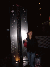 Miaomiao at a sign at the Avenue of Stars, by night