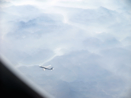 A nearby airplane, viewed from the airplane from Munich