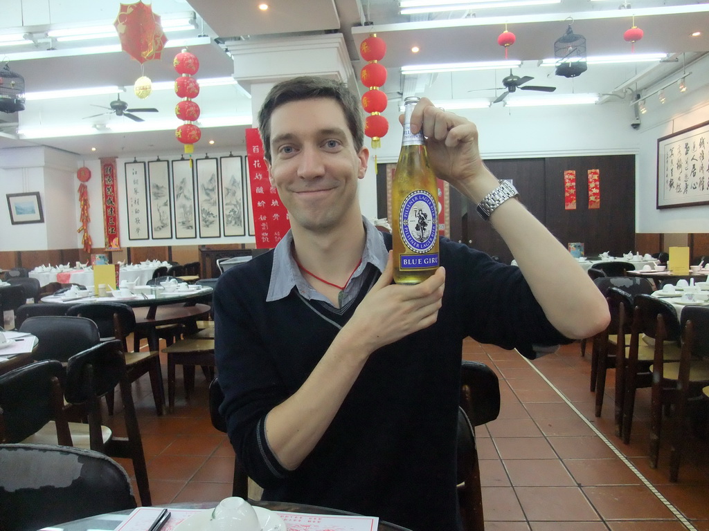Tim with a Blue Girl beer in the Lin Heung Tea House at Wellington Street