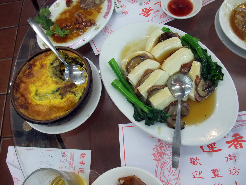 Dinner at the Lin Heung Tea House at Wellington Street