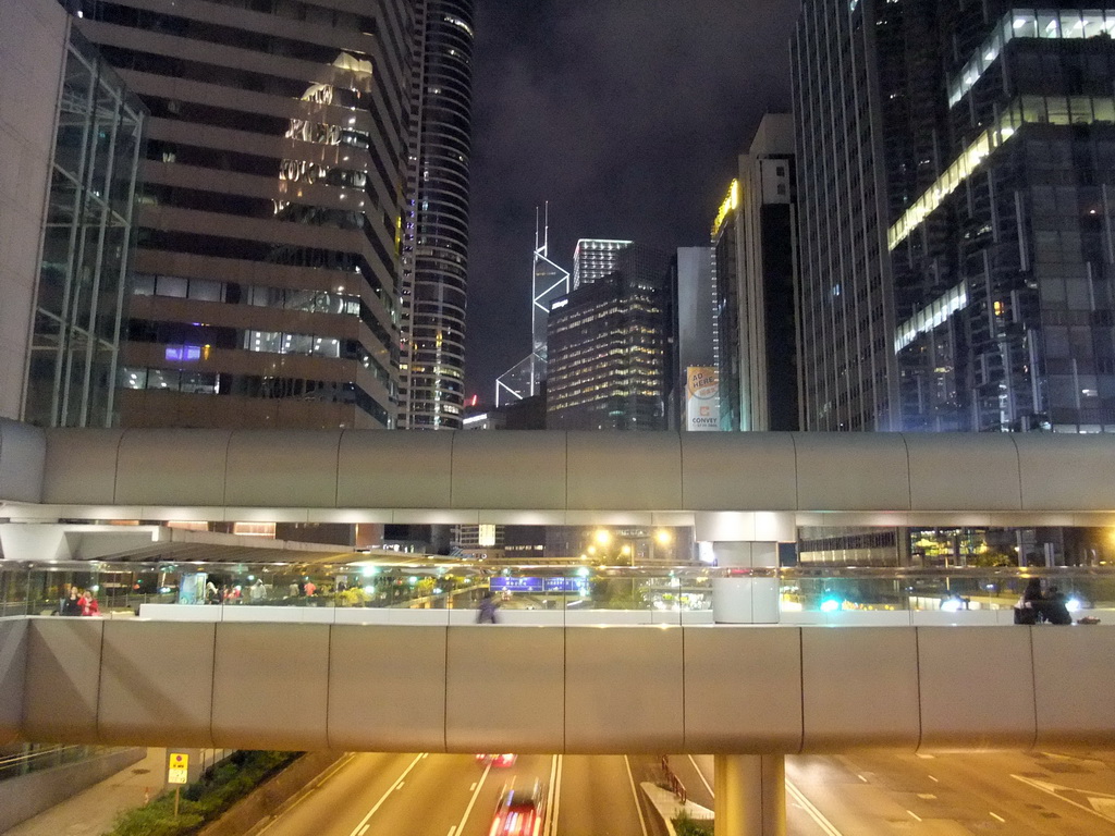 Pedestrian passage over Connaught Road, with a view on the Bank of China Tower (BOC Tower), by night