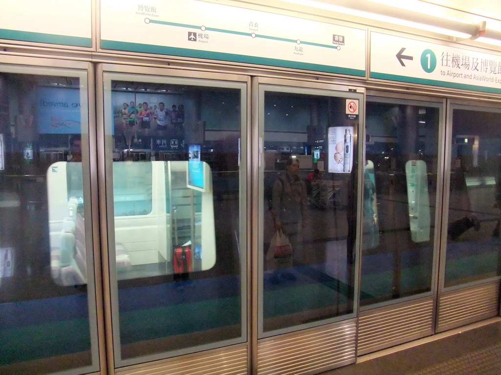 Train from Hong Kong Station to Hong Kong International Airport