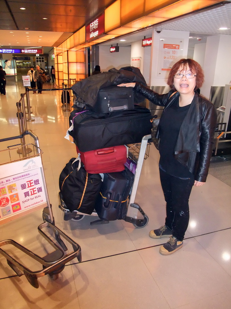 Miaomiao with our bags at Hong Kong International Airport