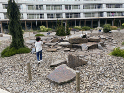 Max at the fountain in front of the Vayamundo Houffalize hotel