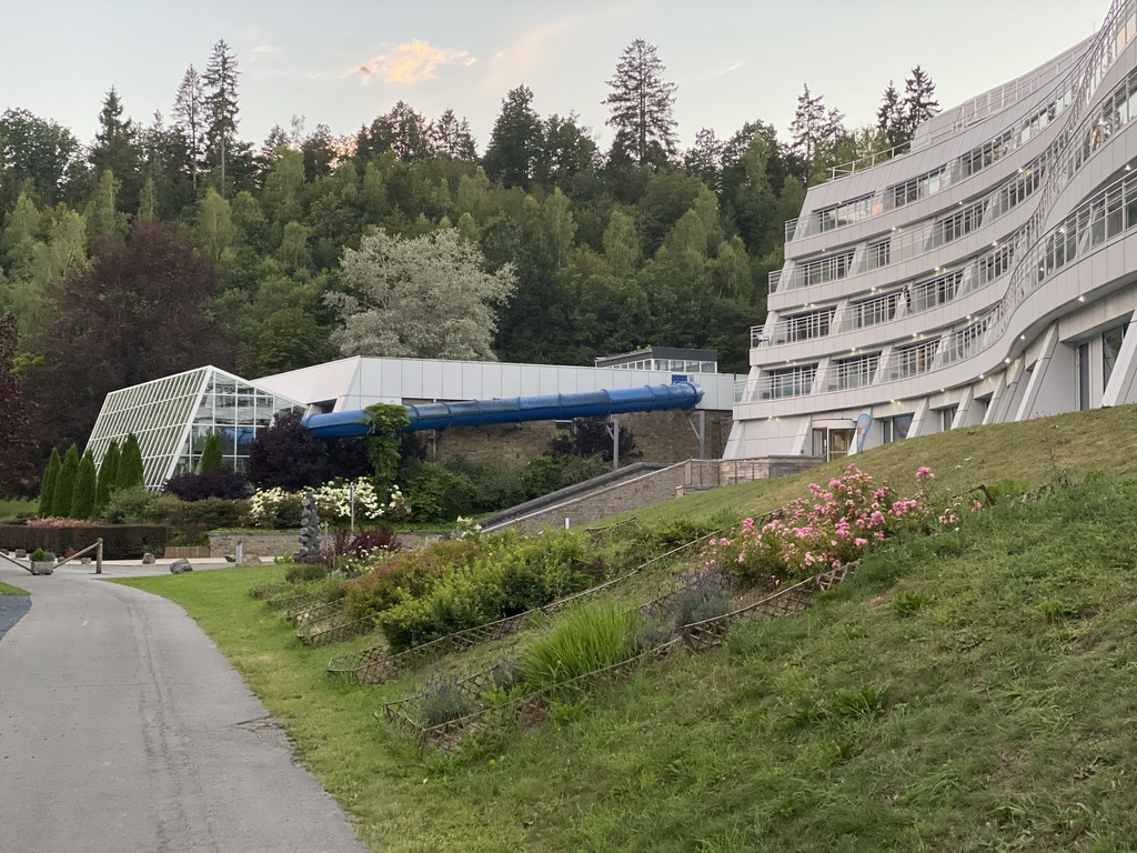 Right front of the swimming pool of the Vayamundo Houffalize hotel