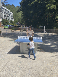 Miaomiao and Max playing table tennis at the back side of the Vayamundo Houffalize hotel