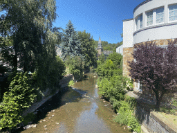 The north side of the Eastern Ourthe river and the Église Sainte-Catherine church, viewed from the bridge at the Rue de Liège street