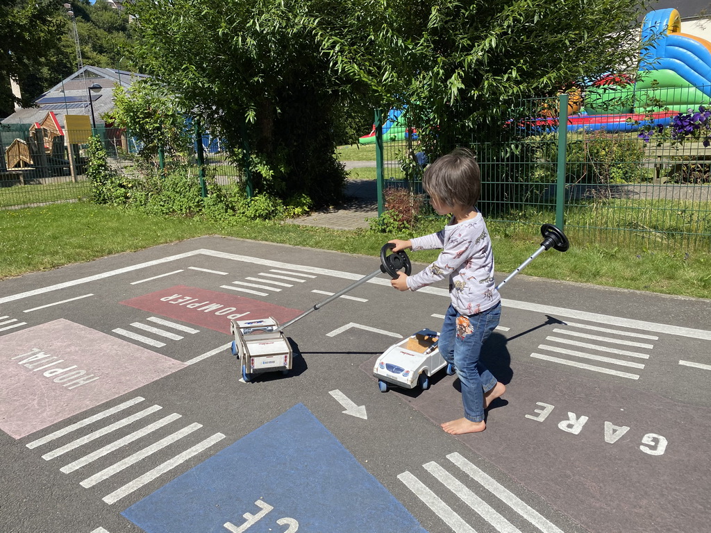 Max playing with small cars at the playground of the Houtopia recreation center