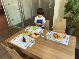 Max having breakfast at the Le Buffet restaurant at the Vayamundo Houffalize hotel