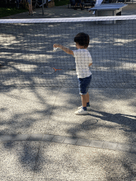 Max playing badminton at the back side of the Vayamundo Houffalize hotel