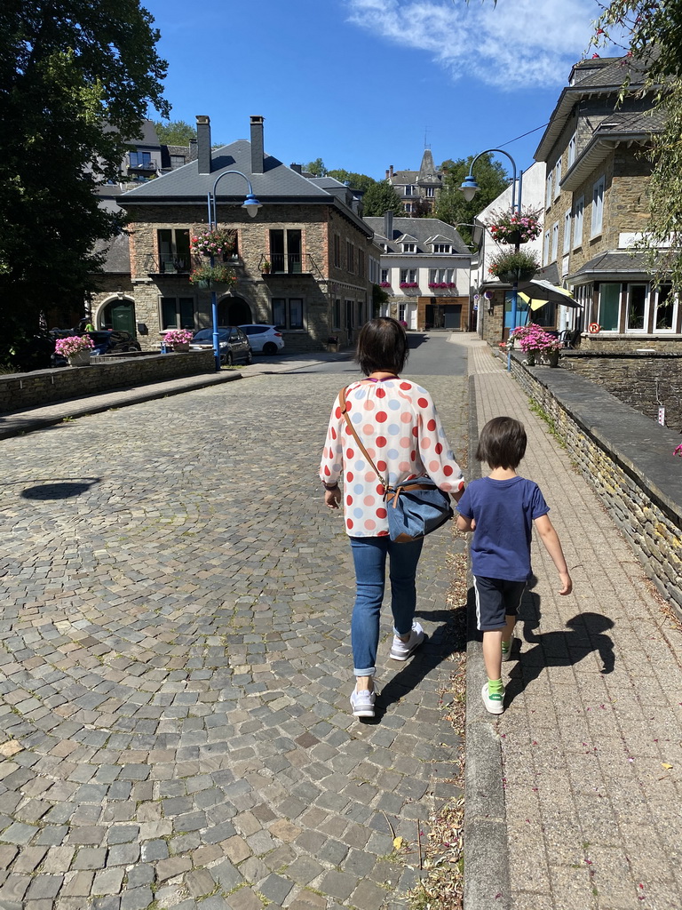 Miaomiao and Max at the bridge at the Rue Porte-à-l`Eau street over the Eastern Ourthe river