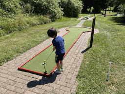 Max playing minigolf at the minigolf court at the northeast side of the town