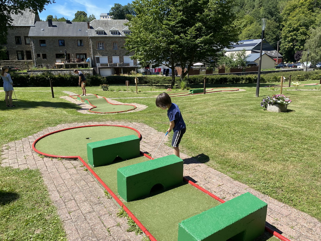 Max playing minigolf at the minigolf court at the northeast side of the town