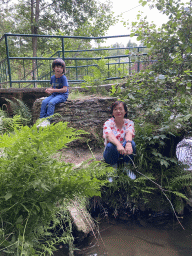 Miaomiao and Max catching crayfish in the Eastern Ourthe river at the back side of the Vayamundo Houffalize hotel