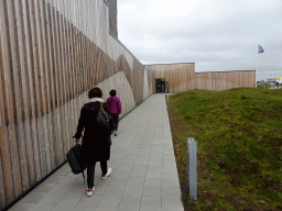 Miaomiao and her mother in front of the Lava Centre at the Þjóðvegur road