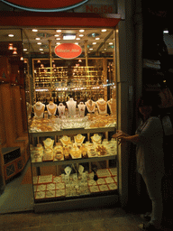 Miaomiao at a jewelry store in the Grand Bazaar