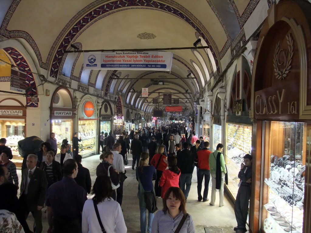 Miaomiao, Ana and Nardy in the Grand Bazaar