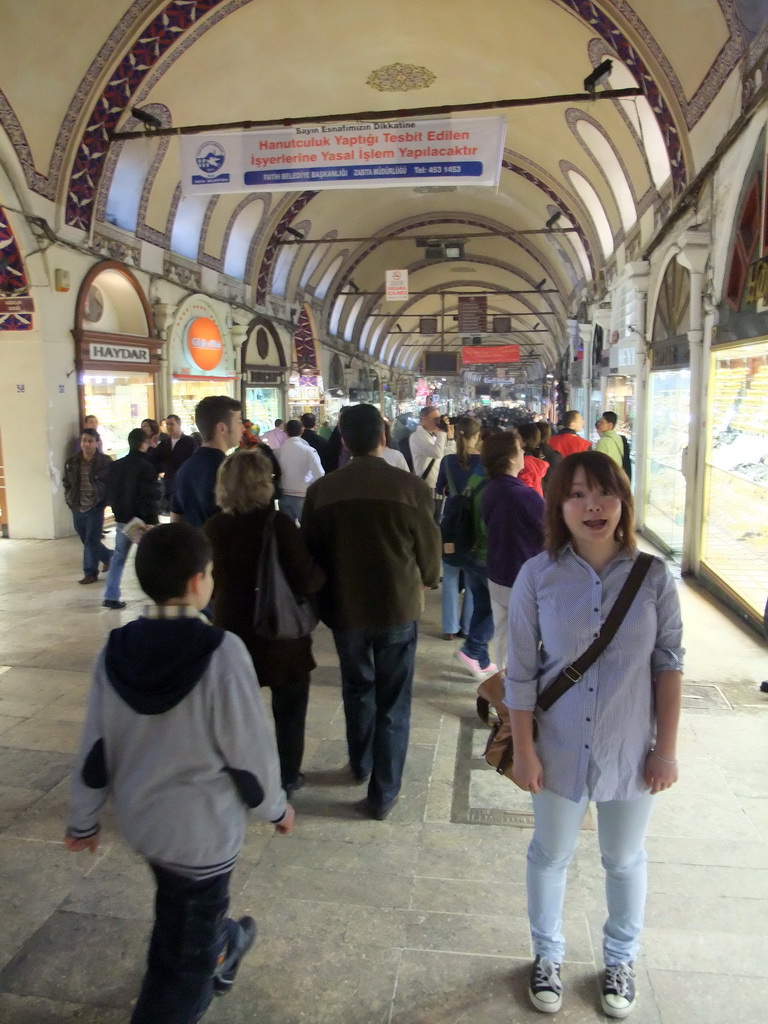 Miaomiao, Ana and Nardy in the Grand Bazaar
