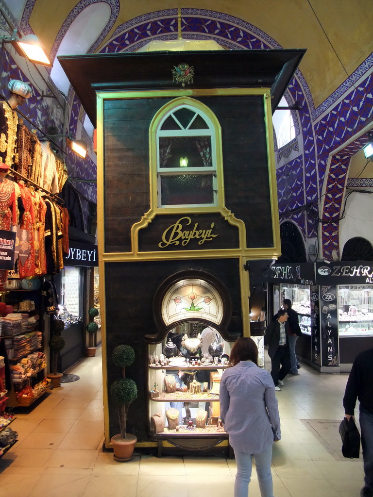 Miaomiao at a jewelry store in the Grand Bazaar