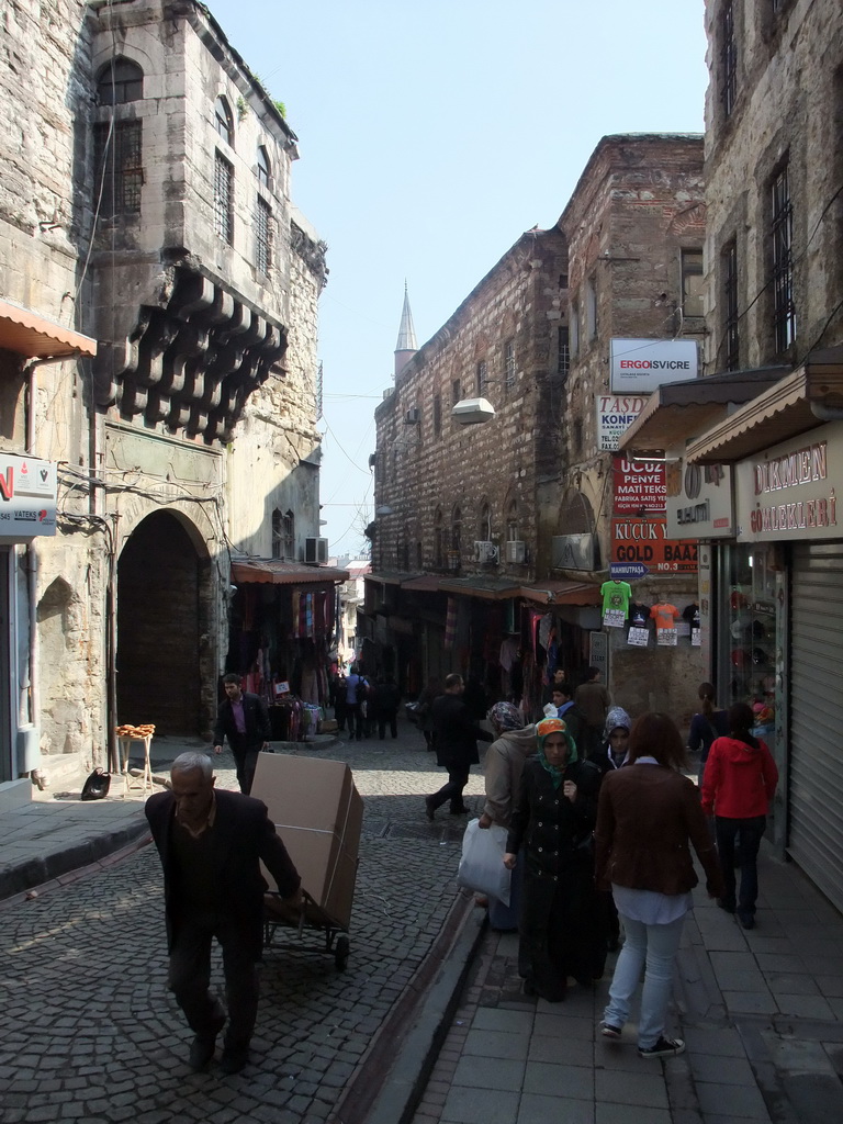 Miaomiao, Ana and Nardy in the Eminonu district