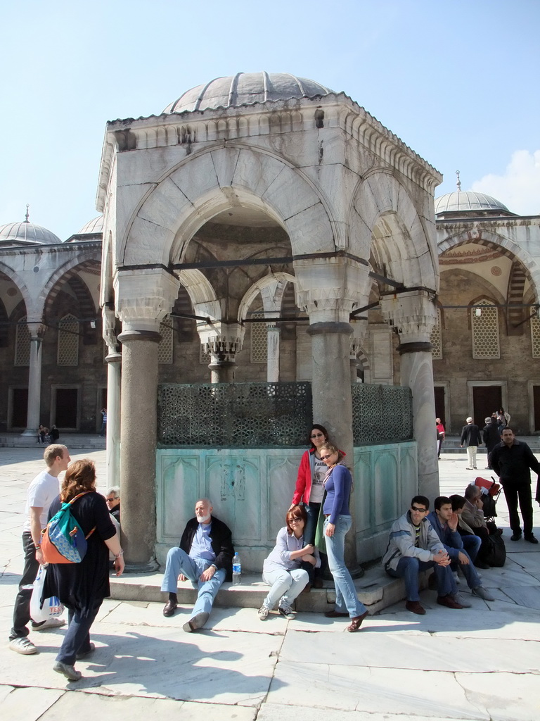 Miaomiao, Ana and Nardy at the fountain on the Inner Courtyard of the Blue Mosque