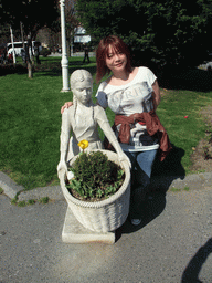 Miaomiao with a statue at the Hippodrome of Constantinople