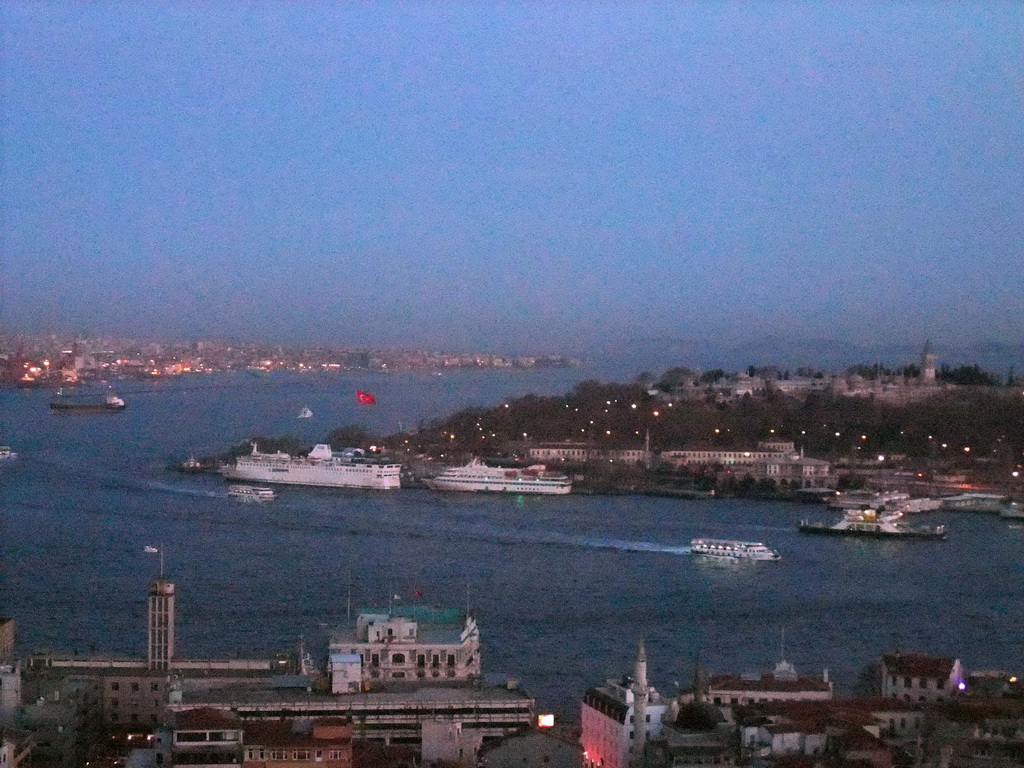 View on the Golden Horn, the Bosporus strait and the Topkapi Palace, from the top of the Galata Tower, by night