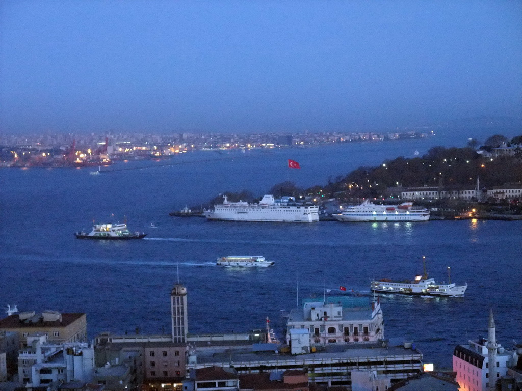 View on the Golden Horn, the Bosporus strait and the Topkapi Palace, from the top of the Galata Tower, by night