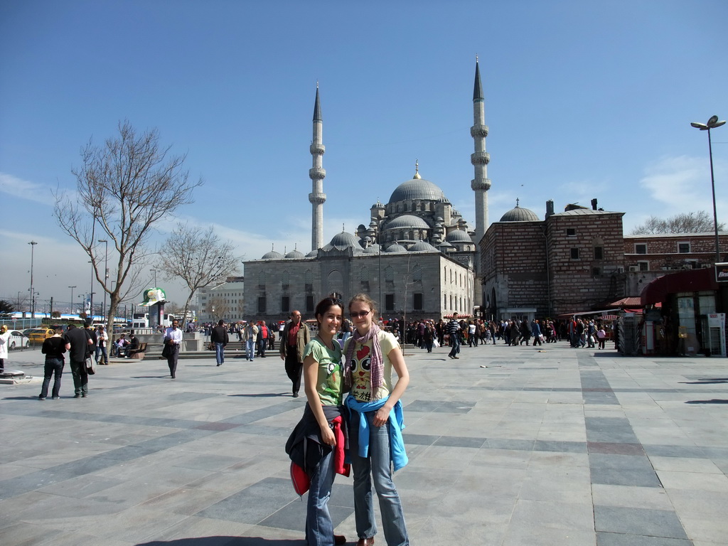 Ana and Nardy at the New Mosque and the Spice Bazaar