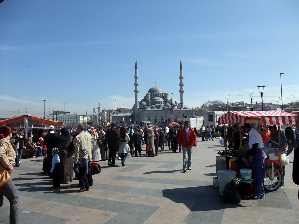 The New Mosque and fish boat restaurants and snack stalls in the Golden Horn bay