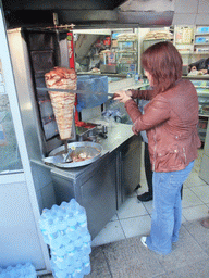 Miaomiao cutting doner kebab in a snackbar at Divan Yolu Caddesi street