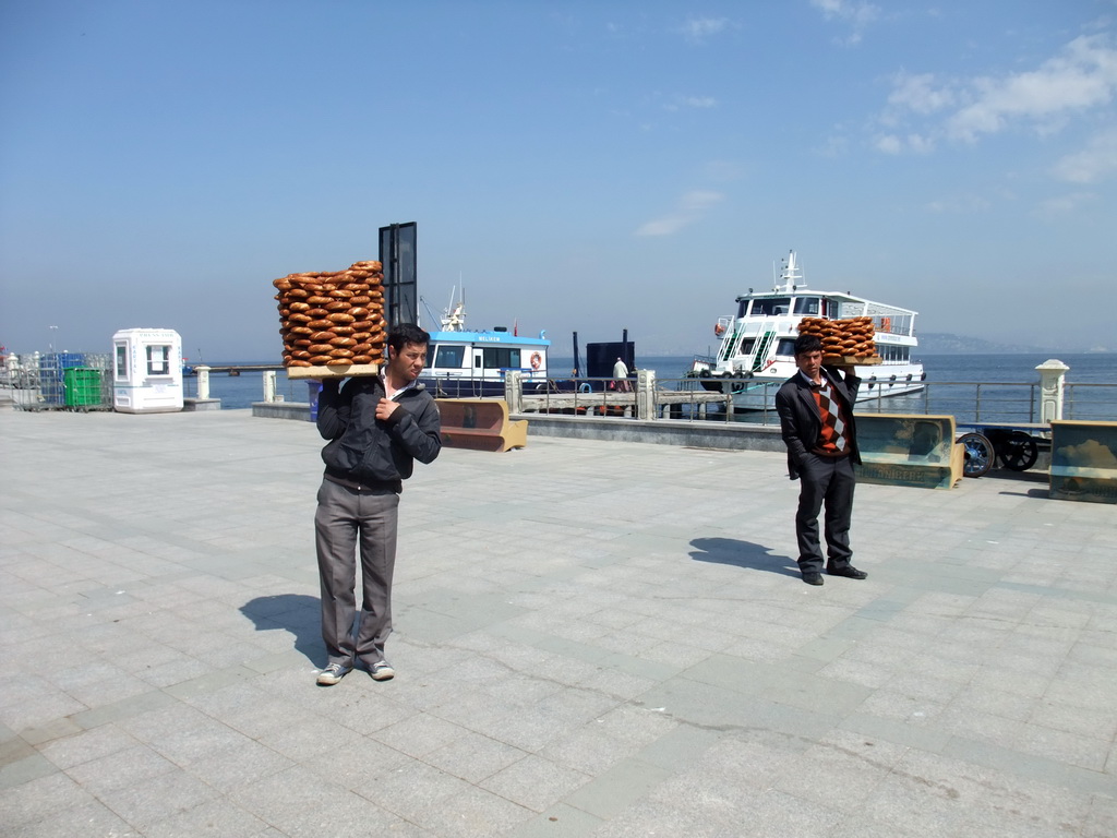 Salesmen and boats in the harbour of Heybeliada island