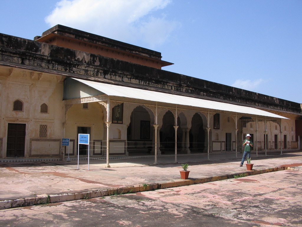 Rick in front of one of the rooms of Jaigarh Fort