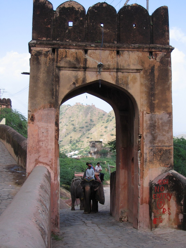 Gate and elephants at the road from Jaigarh Fort to Amber Fort