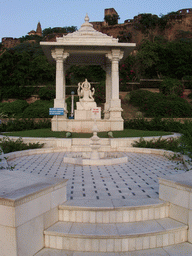 Pavilion at the Birla Mandir temple and the Moti Dungri fort