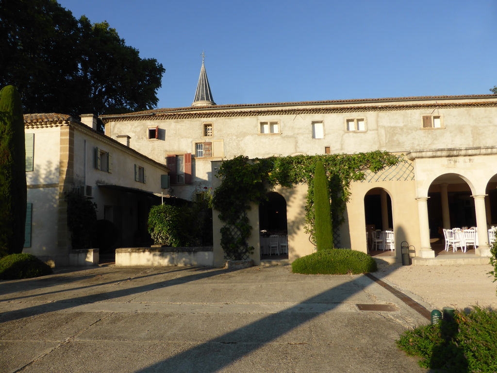 Left side of the Château de Beauregard castle